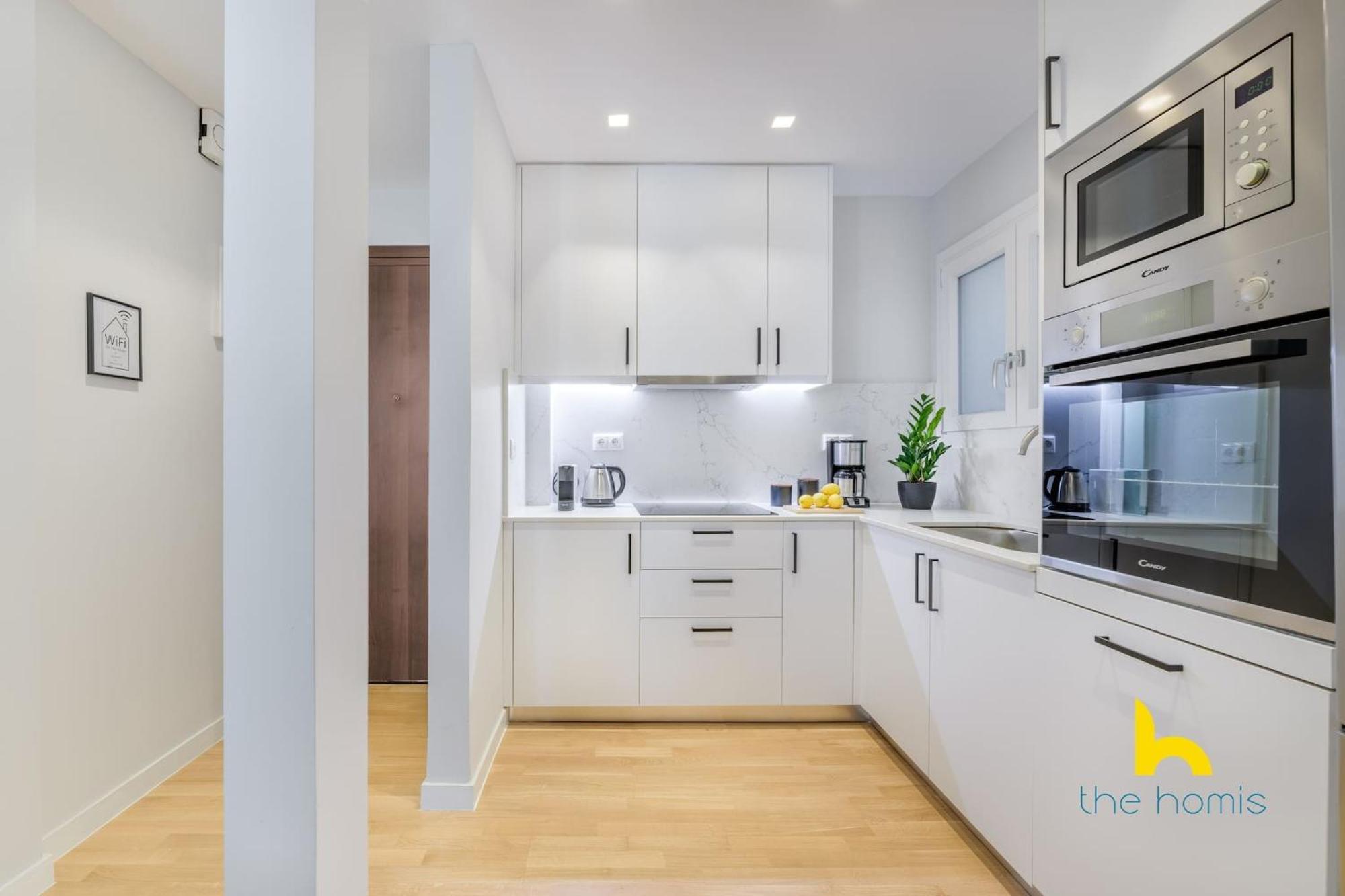 Sun-Splashed 2-Bdr Corner Apartment With Hillside Views! 아테네 외부 사진