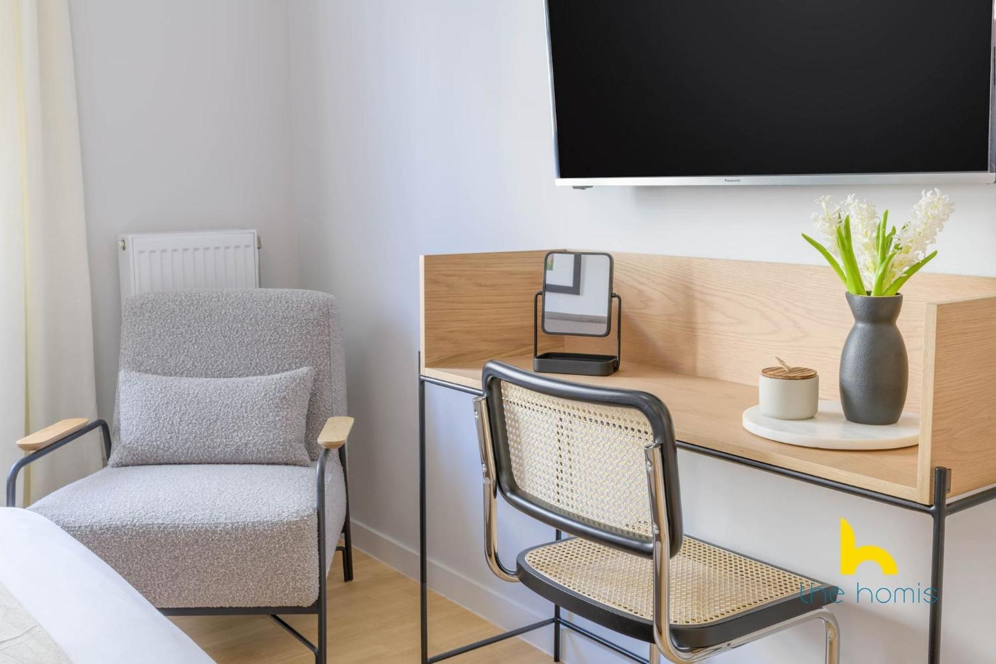 Sun-Splashed 2-Bdr Corner Apartment With Hillside Views! 아테네 외부 사진